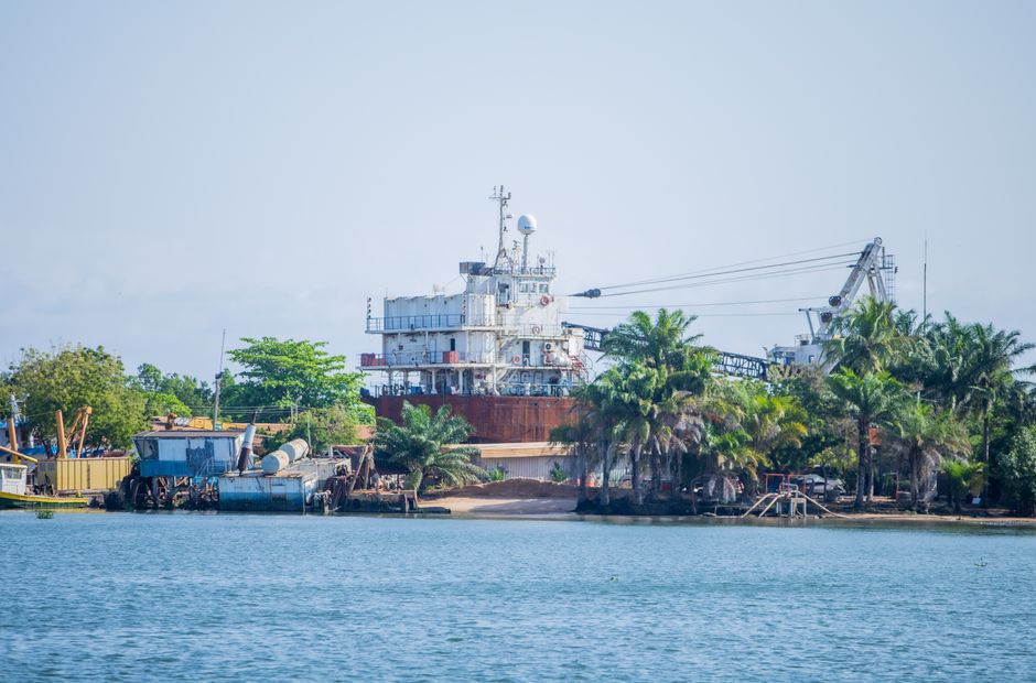 Ada Foah and the Volta estuary