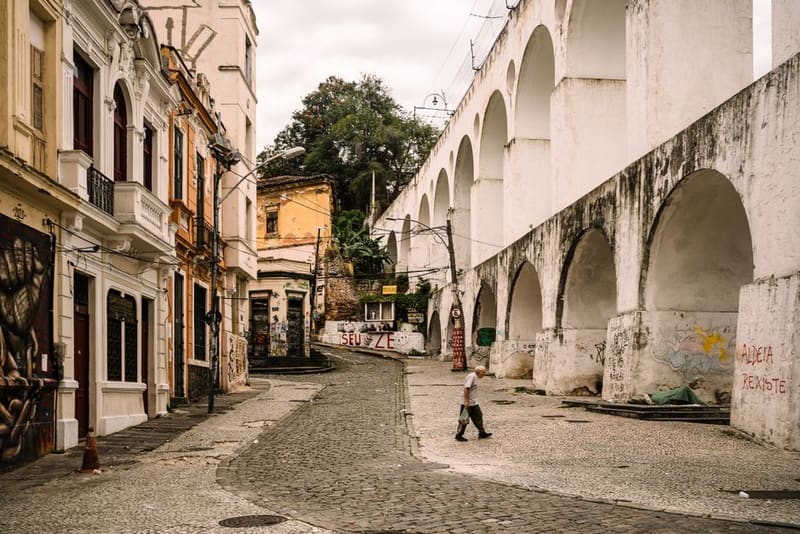 Arcos da Lapa street party