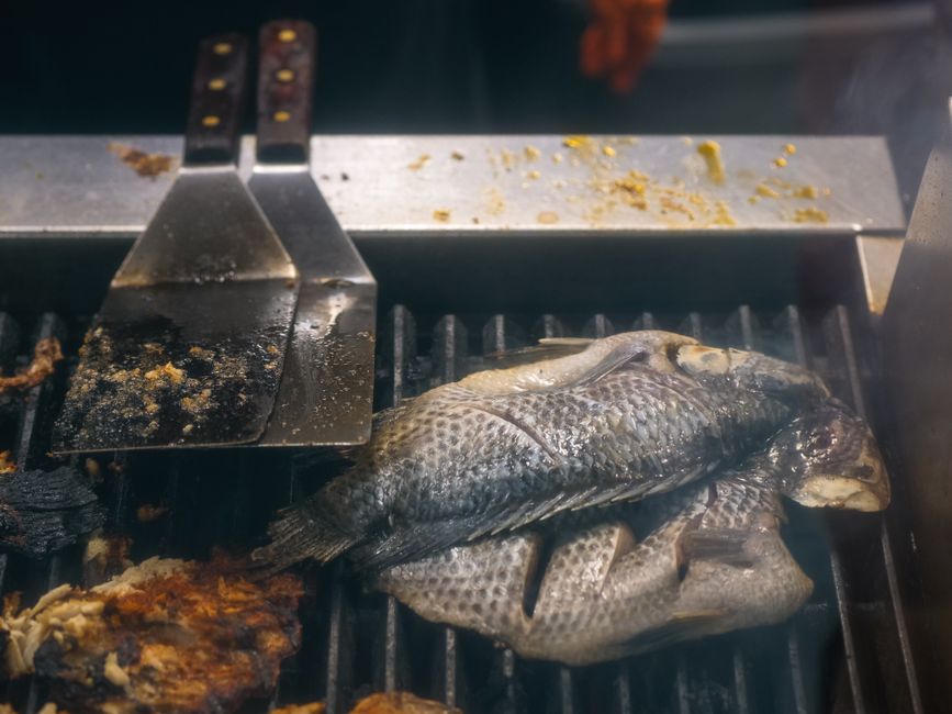 Banku with grilled tilapia, Accra (Wimup travel guide)