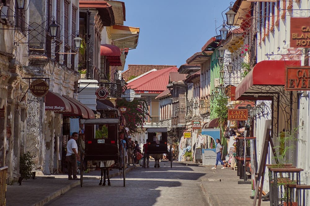 Calle Crisologo antique shops