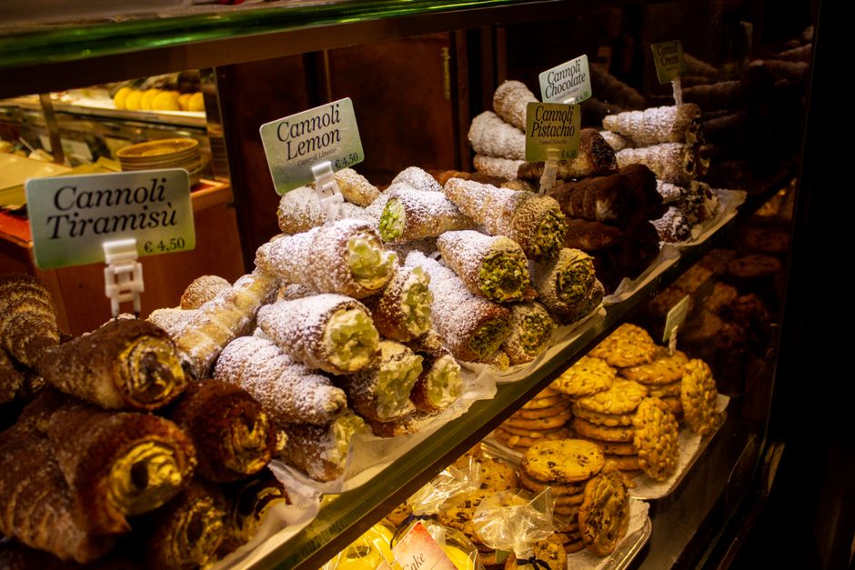 Cannoli, Italy dish (Wimup)