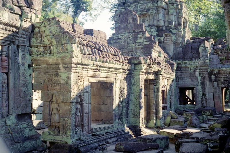 Cross Preah Khan end to end, Siem Reap, Cambodia
