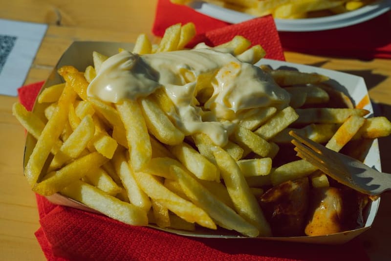 Currywurst mit Pommes rot-weiss, Dortmund (Wimup travel guide)