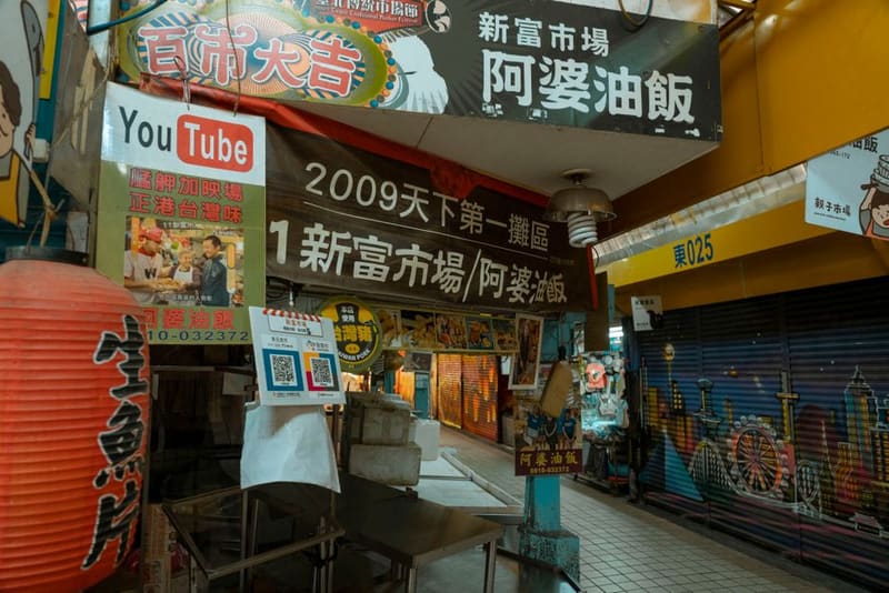 Eat dinner standing up at Shilin Night Market, Taipei, Taiwan