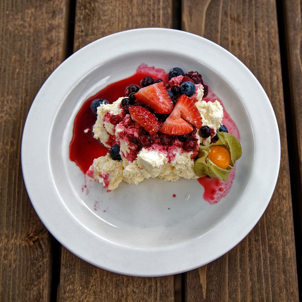 Eton mess, London (Wimup travel guide)
