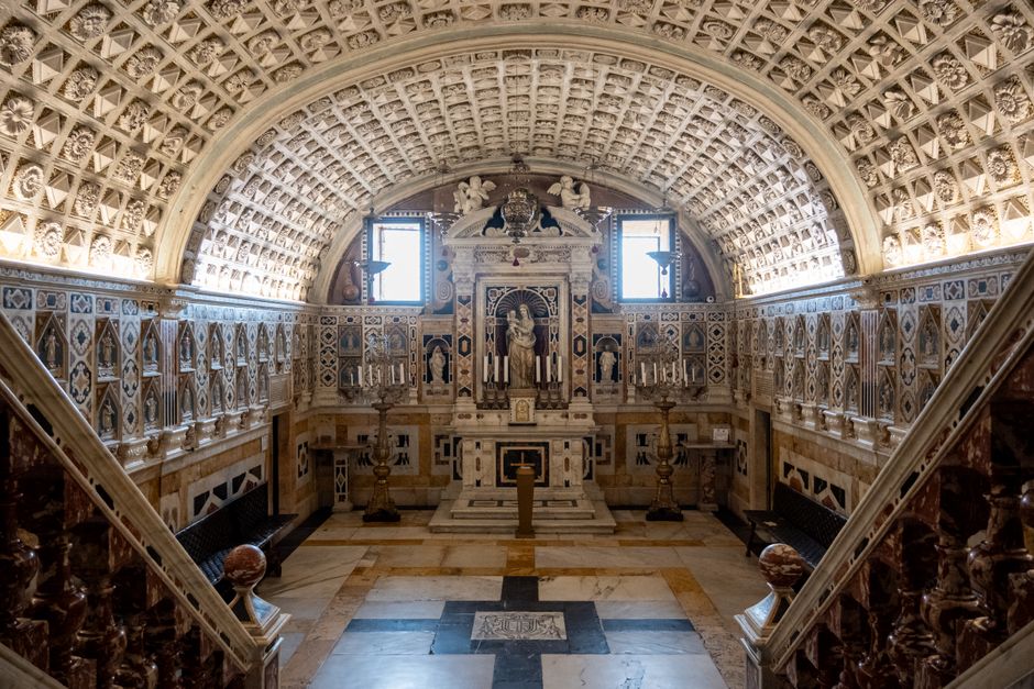Go down into the cathedral crypt, Cagliari (Wimup)