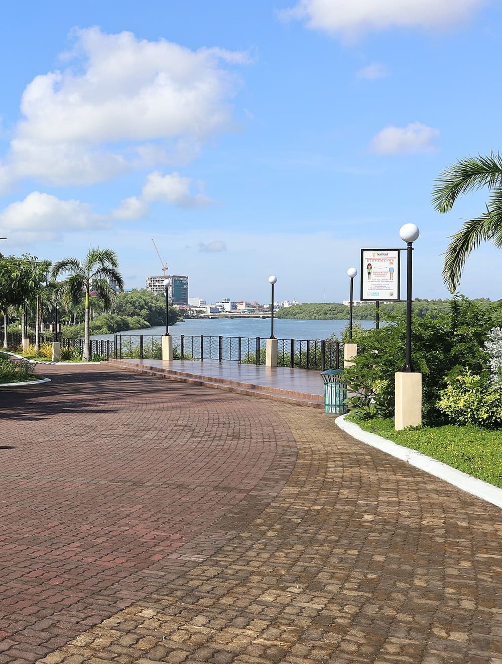 Iloilo River Esplanade, Iloilo City, Philippines (Wimup)