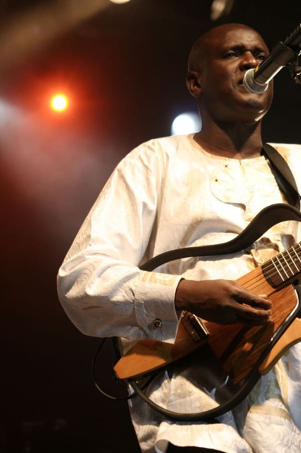 Ismaël Lô, Senegal (portrait via Wikimedia Commons)