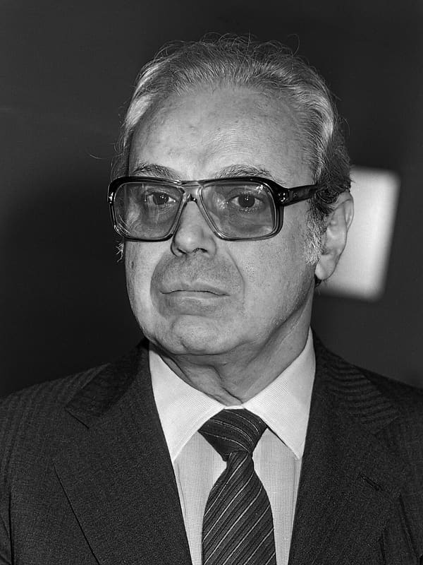 Javier Pérez de Cuéllar, Peru (portrait via Wikimedia Commons)