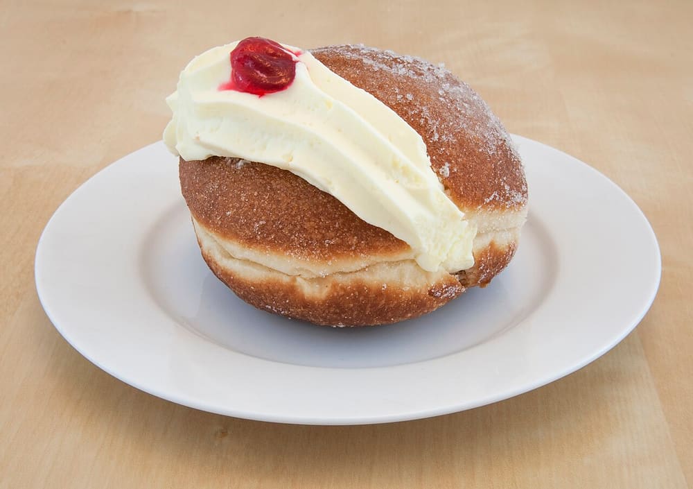 Kitchener bun, Adelaide (Wimup travel guide)