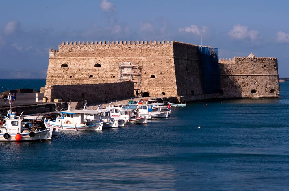 Koules and the breakwater