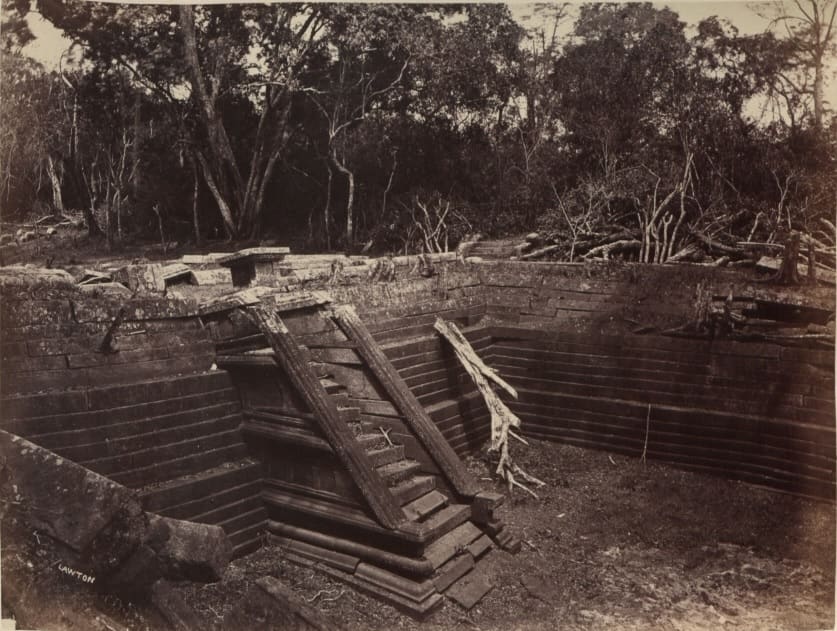 Kuttam Pokuna, Anuradhapura, Sri Lanka (Wimup)