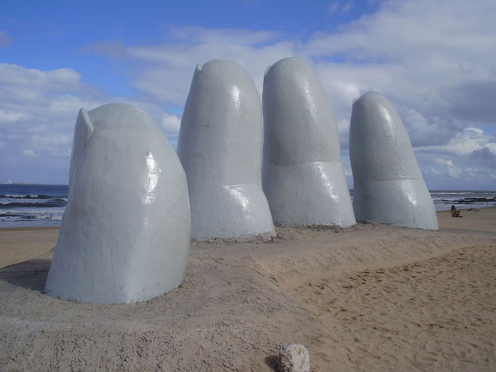 La Mano de Punta del Este, Punta del Este, Uruguay (Wimup)