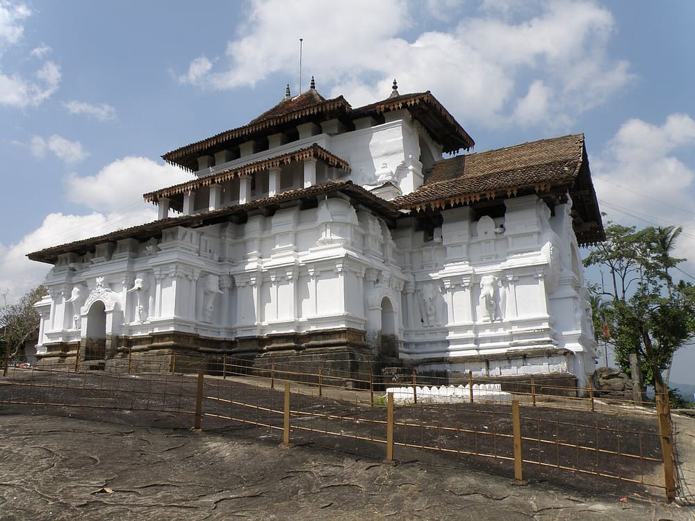Lankatilaka Vihara, Kandy, Sri Lanka (Wimup)