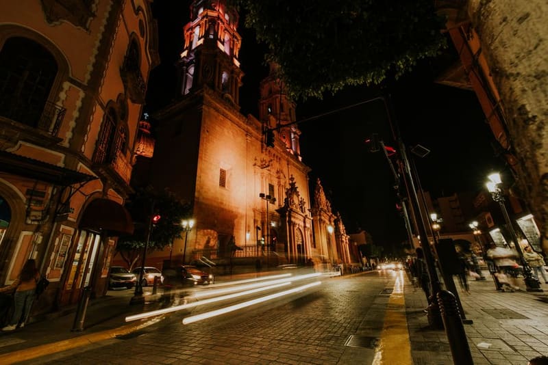 León