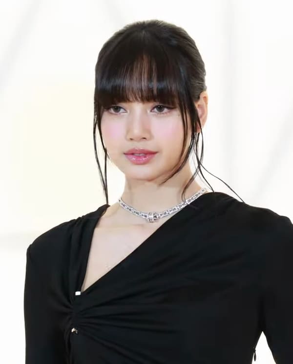 Lisa, Thailand (portrait via Wikimedia Commons)