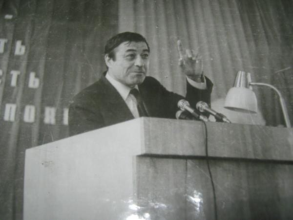 Loiq Sherali, Tajikistan (portrait via Wikimedia Commons)