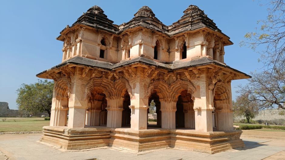 Look at the Lotus Mahal in the Zenana Enclosure, Hampi (Wimup)