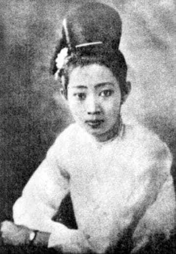 Ludu Daw Amar, Myanmar (portrait via Wikimedia Commons)