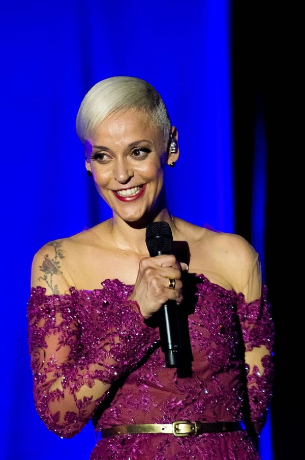 Mariza, Portugal (portrait via Wikimedia Commons)
