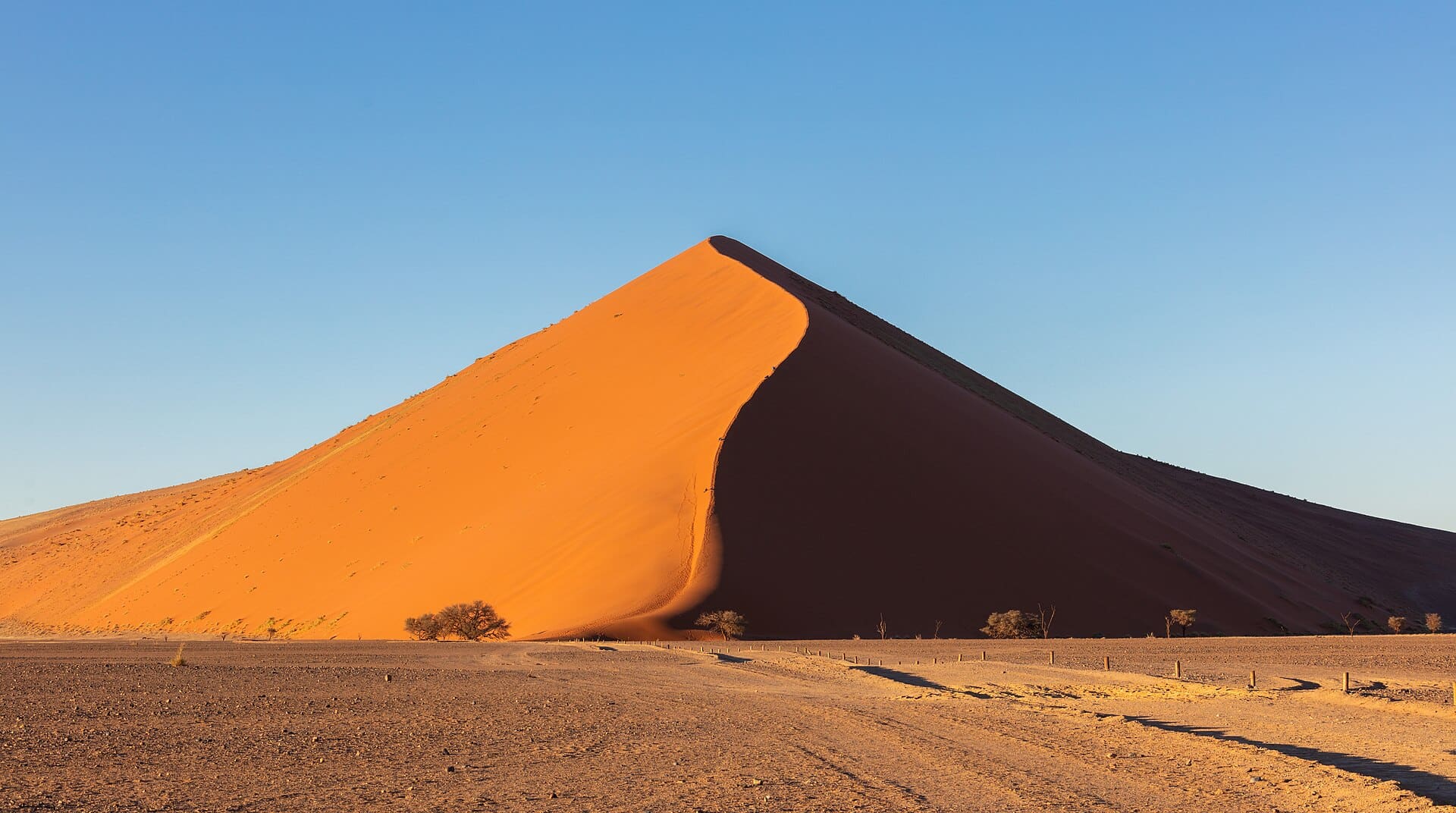 The largest deserts on earth, sand dunes under open sky (Wimup themed list)