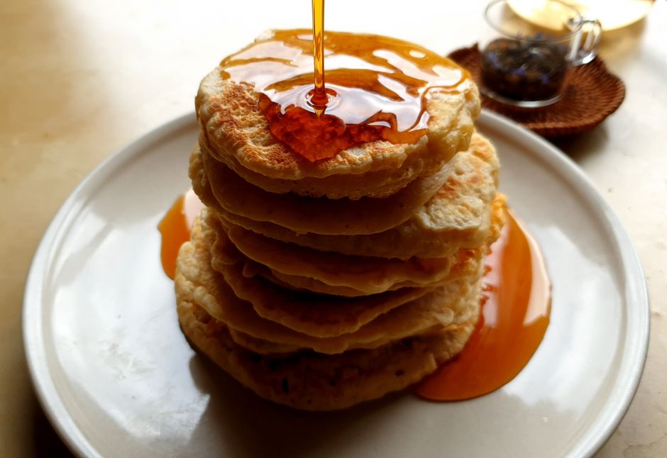 Pancakes with maple syrup, United States dish (Wimup)