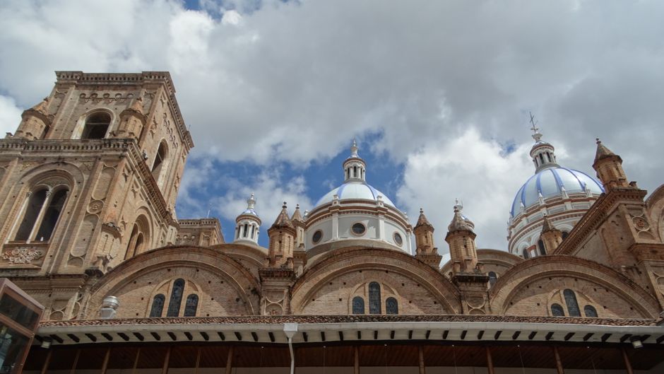Parque Calderón and the Old Cathedral, Cuenca, Ecuador