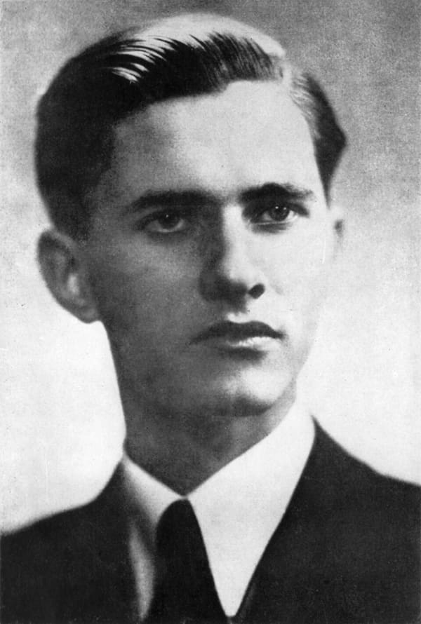 Paul Keres, Estonia (portrait via Wikimedia Commons)
