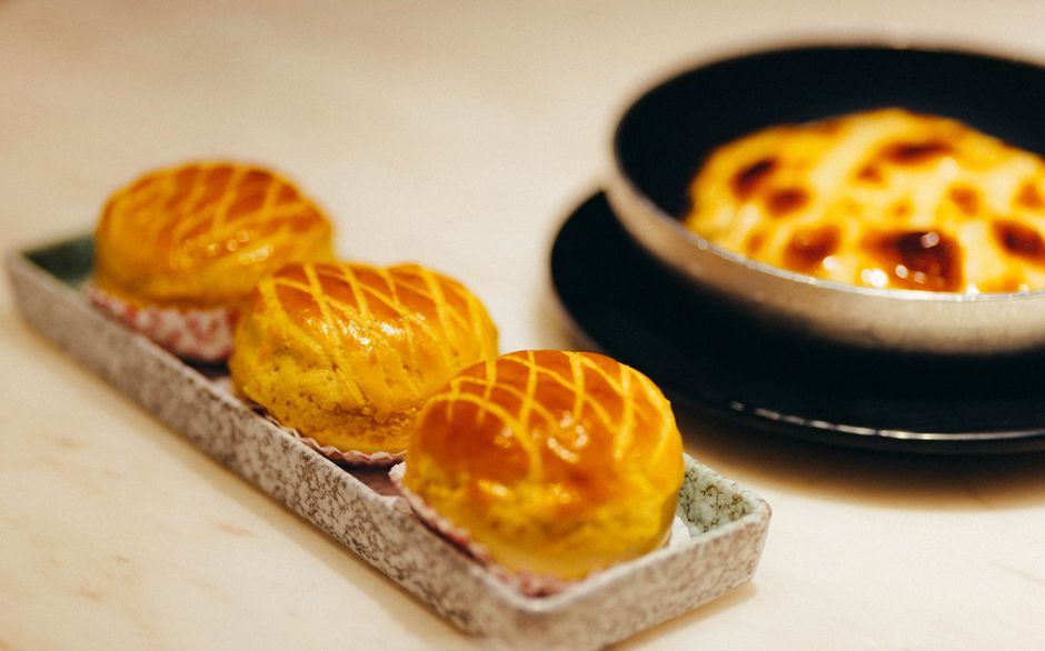 Pineapple bun, Hong Kong (Wimup travel guide)