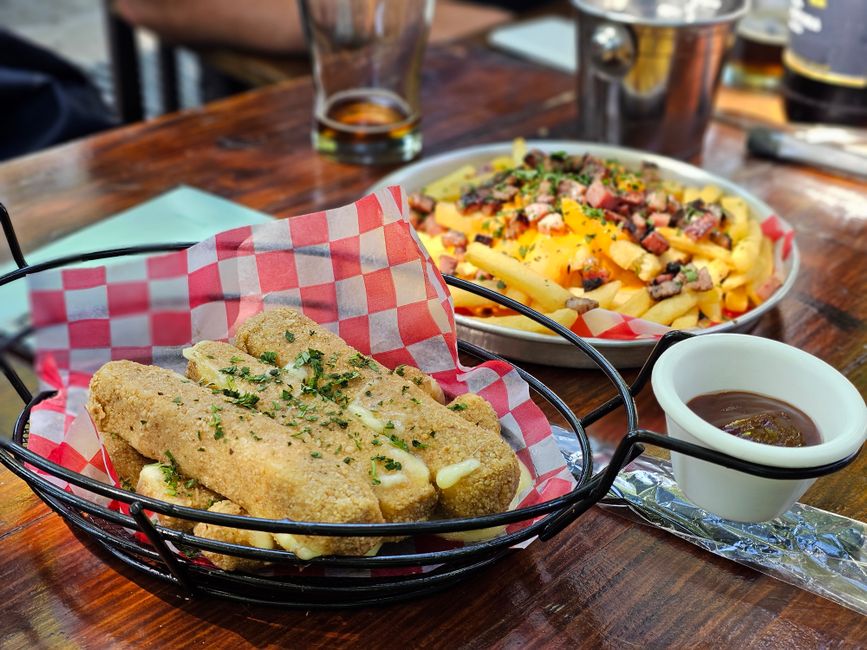 Poutine, Montréal (Wimup travel guide)