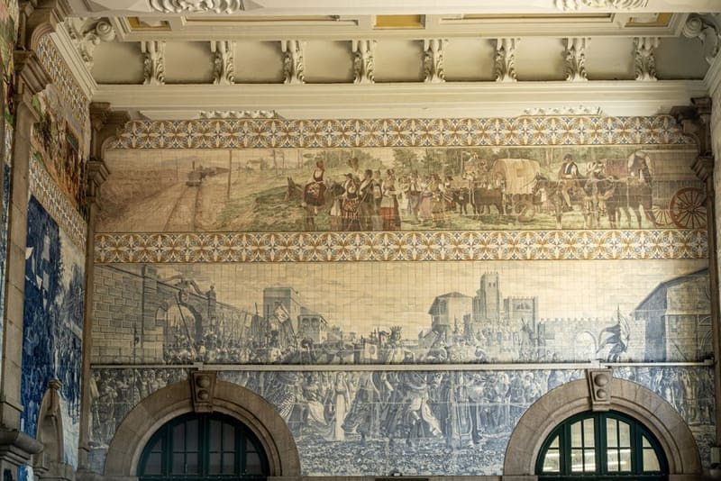 Read the azulejos at São Bento station, Porto, Portugal