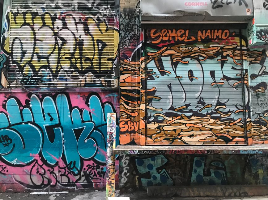 Read the walls of Hosier Lane, Melbourne, Australia