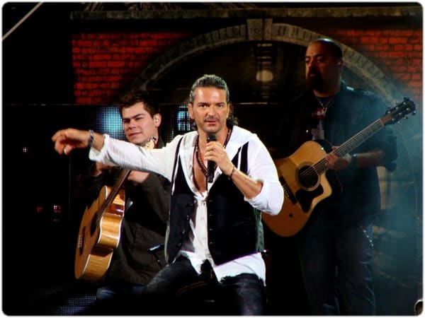 Ricardo Arjona, Guatemala (portrait via Wikimedia Commons)