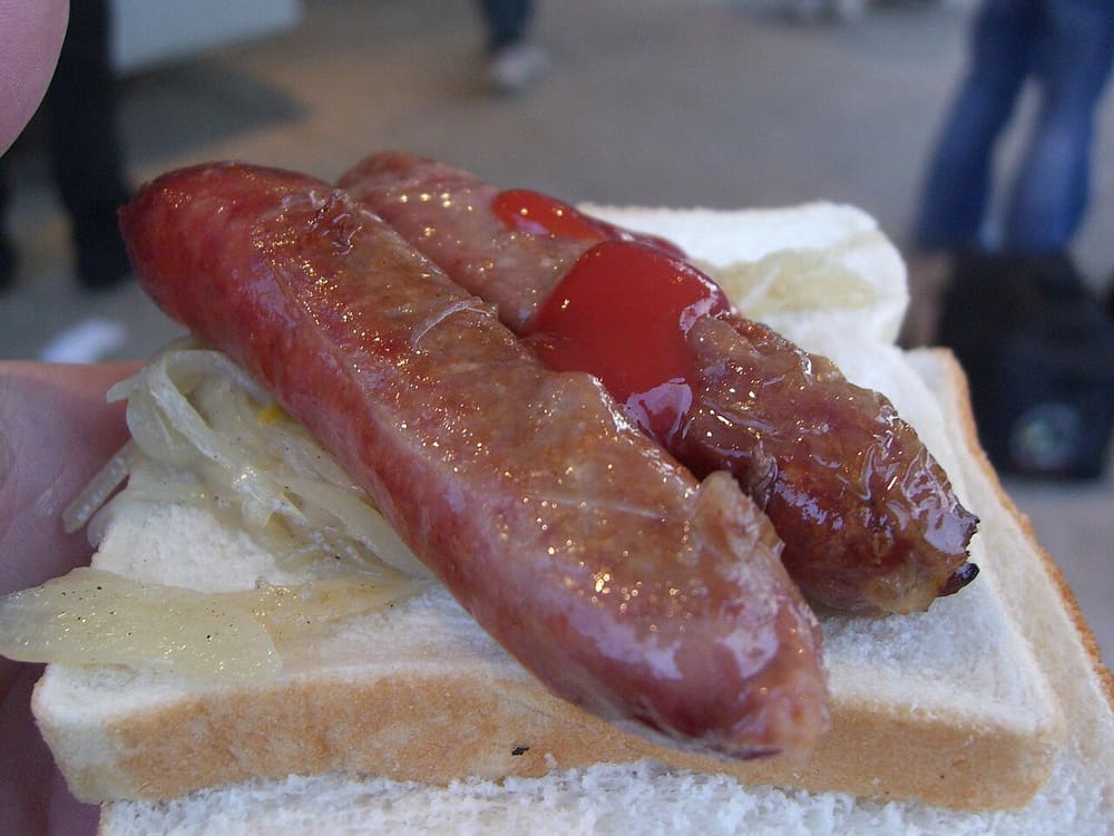 Sausage sizzle, Australia (Wimup)
