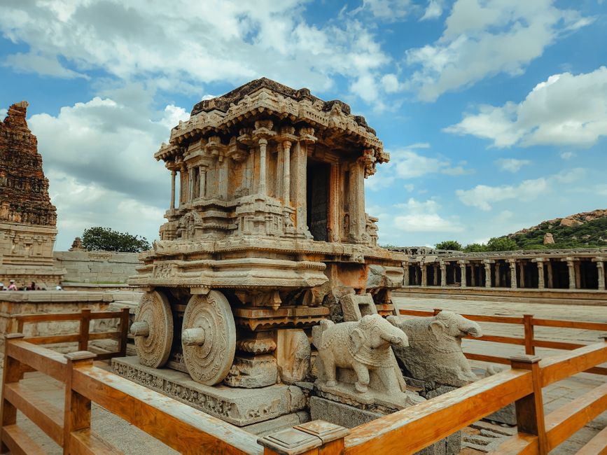 See the stone chariot at the Vittala temple, Hampi (Wimup)