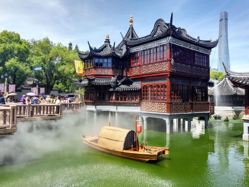 See Yu Garden and the Yuyuan bazaar, Shanghai, China