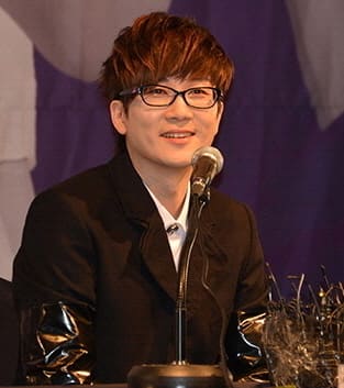 Seo Taiji, South Korea (portrait via Wikimedia Commons)