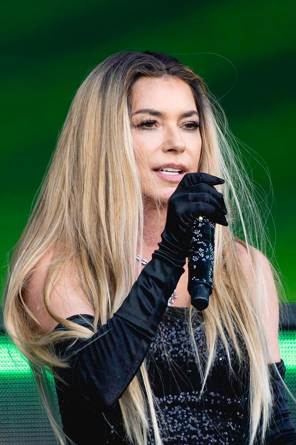 Shania Twain, Canada (portrait via Wikimedia Commons)