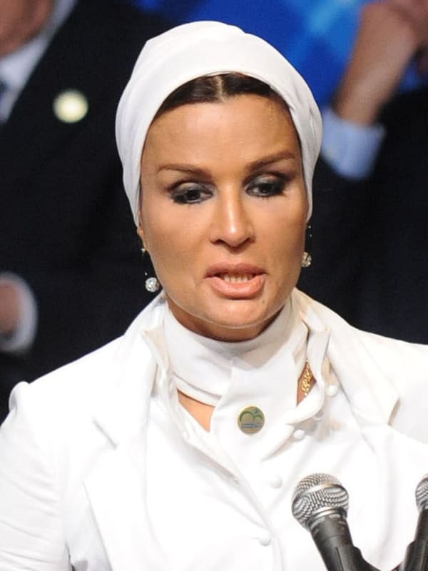 Sheikha Moza bint Nasser, Qatar (portrait via Wikimedia Commons)