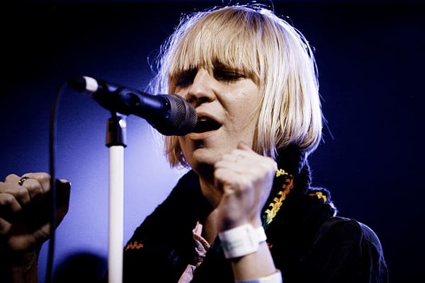 Sia, Australia (portrait via Wikimedia Commons)