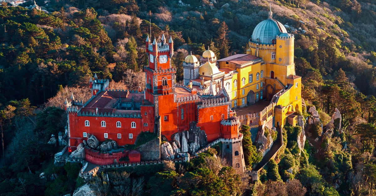 Tour Pena Palace and its park, Sintra, Portugal