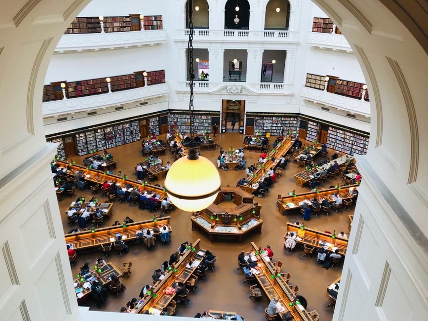Sit in the La Trobe Reading Room, Melbourne, Australia