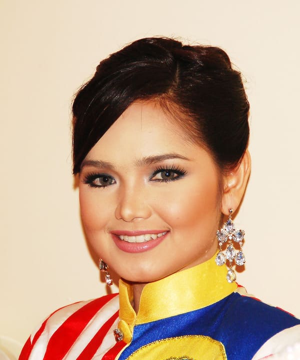 Siti Nurhaliza, Malaysia (portrait via Wikimedia Commons)