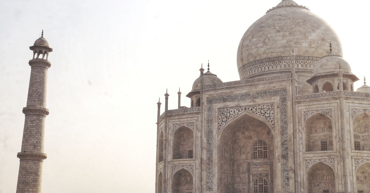 Taj Mahal, India, world wonder travel guide (Wimup)