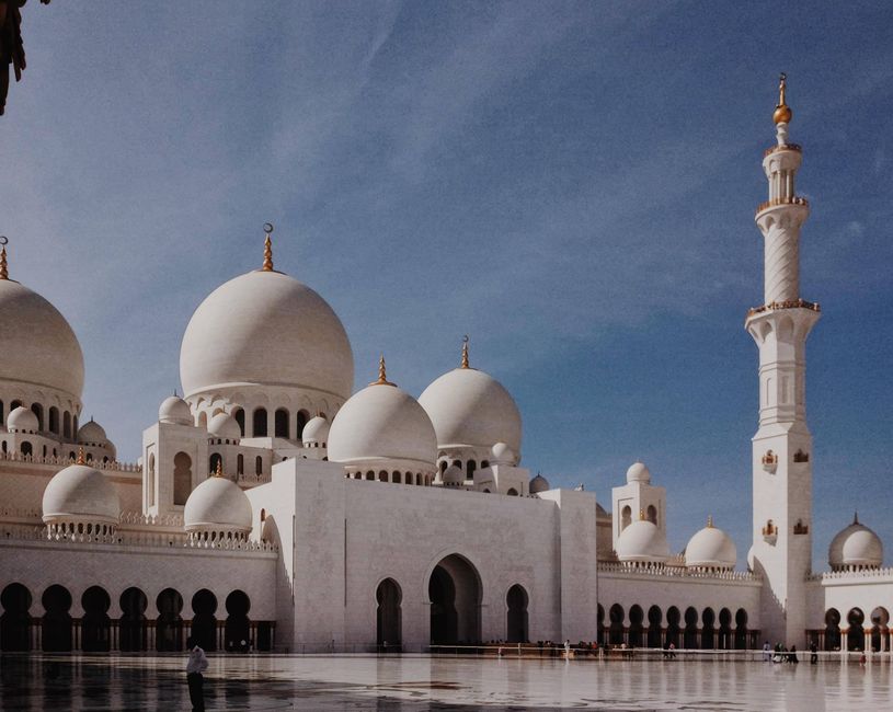 Take the tour inside Jumeirah Mosque, Dubai, United Arab Emirates