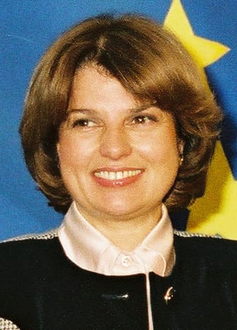 Tansu Çiller, Turkey (portrait via Wikimedia Commons)