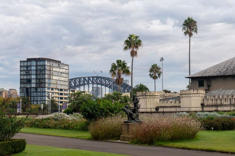 Walk the Botanic Garden to Mrs Macquarie's Chair, Sydney, Australia