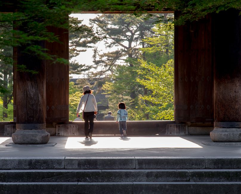 Walk the length of Sanjusangendo, Kyoto, Japan