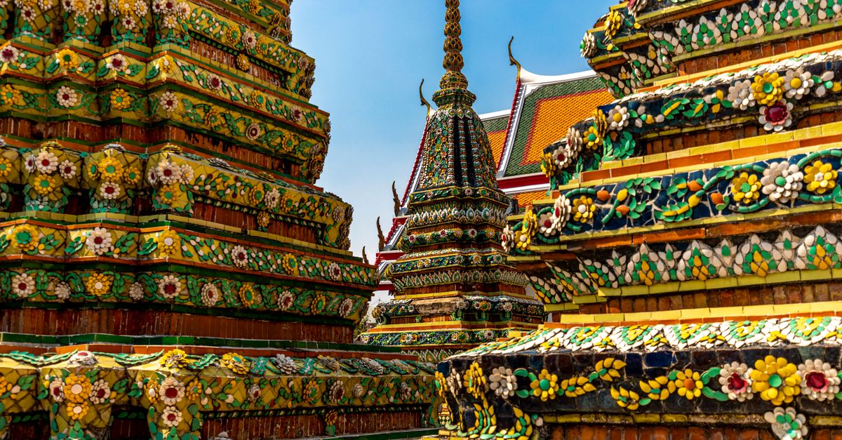Meet the Reclining Buddha at Wat Pho, Bangkok, Thailand