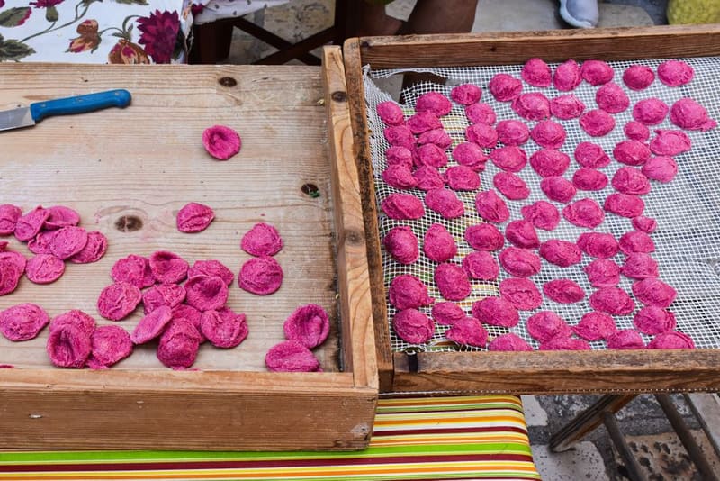 Watch the orecchiette makers on Strada Arco Basso, Bari, Italy